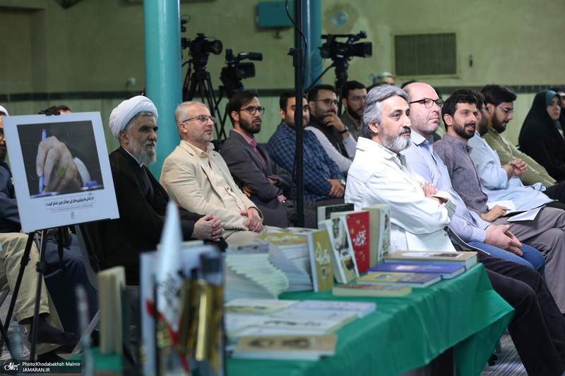 دیدار اعضای جبهه فرهنگی نقلاب اسلامی با سید حسن خمینی