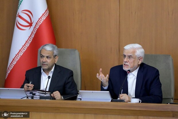 عارف: دولت با جدیت و در اسرع وقت جبران خسارات وارده به بندر شهید رجایی و آسیب‌دیدگان را در اولویت قرارداده/ مردم با حضور در مراکز انتقال خون برای اهدای خون به آسیب‌دیدگان، ایثار و همدلی خود را به نمایش گذاشتند