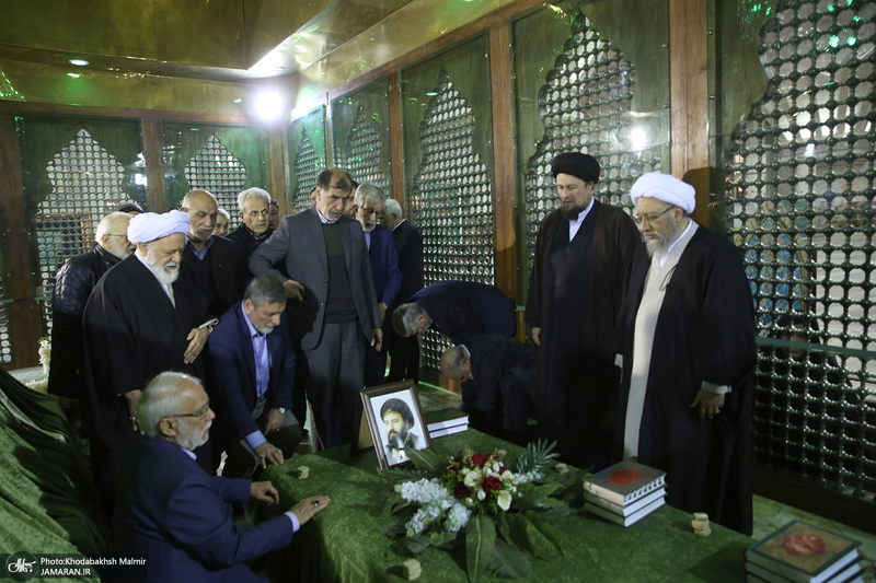 تجدید میثاق رئیس و جمعی از اعضای مجمع تشخیص مصلحت نظام با آرمان‌های امام خمینی (س)-2