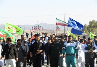 مردم ایلام برای گرامیداشت حماسه 9 دی همایش پیاده روی برگزار کردند