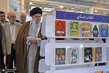 روایتی از بازدید سه ساعته‌ی رهبر معظم انقلاب از سی و پنجمین نمایشگاه کتاب تهران/ کدام کتاب ها و موضوعات مورد توجه رهبری قرار گرفتند؟ + گزارش تصویری