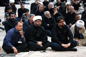 مراسم عزادارای شب عاشورا در حرم مطهر امام خمینی