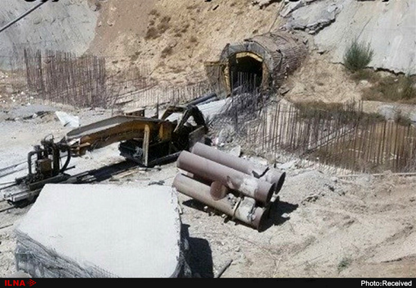 انتقال هفتمین سرشاخه رودخانه کارون به اصفهان   مسئولان تکذیب می کنند؛ فعالان محیط زیست تأیید