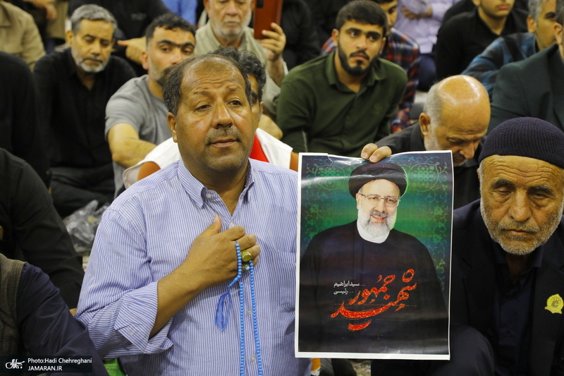 مراسم بزرگداشت رئیس جمهوری و یارانش در حرم حضرت معصومه(س)