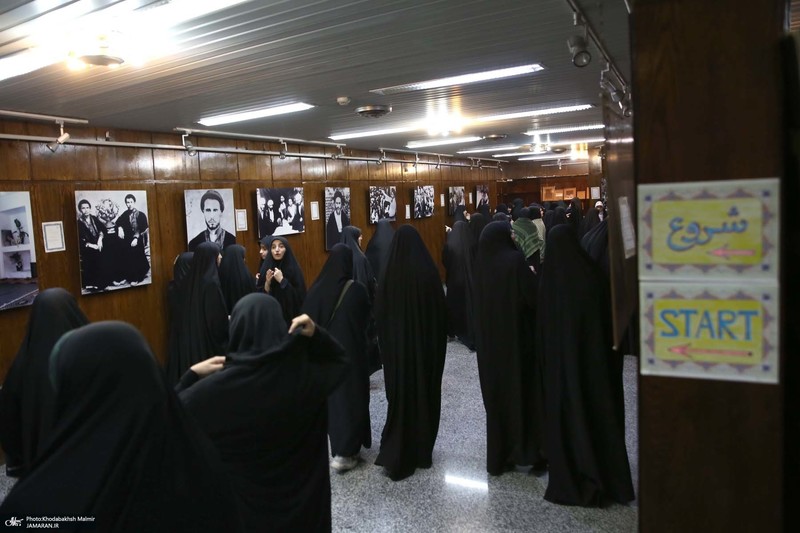 بازدید جمعی از دانش آموزان و توریست ها از جماران