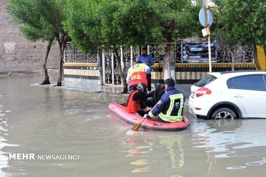 جنگ آتش نشانان با آتش و آب   امداد رسانی با مشکل مواجه شده است