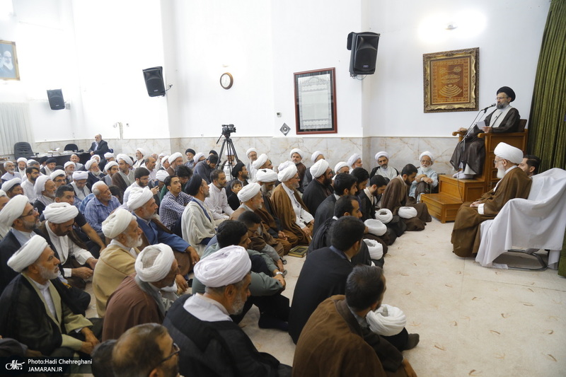 عمامه گذاری طلاب در روز میلاد پیامبر اکرم (ص) و امام صادق (ع) توسط مراجع تقلید