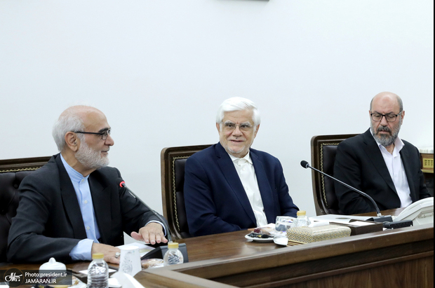 عارف: در کشور ما متأسفانه از فردای روزی که افراد سمت قبلی خود را ندارند اعتبار قبلی آنها در جامعه از بین می‌رود و این درس بدی به جوان‌ها می‌دهد/ نهادهای انقلاب اسلامی در جایی وارد شوند که بخش خصوصی و دولت توان ورود به آن را ندارند