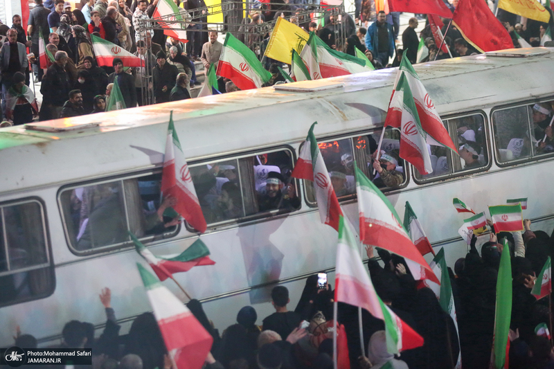 حرکت دسته مردمى پرچمداران ایران به مناسبت روز جمهوری اسلامی ایران-۲