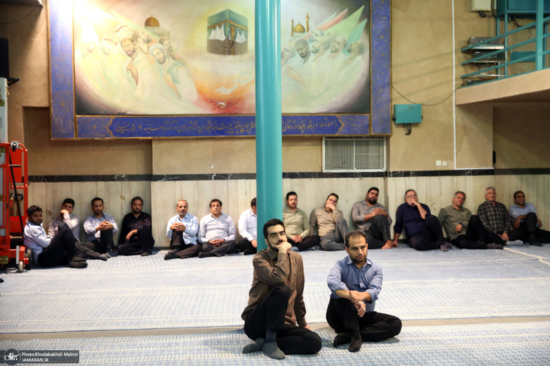 بازدید جمعی از کارکنان بنیاد تعاون وزارت دفاع از بیت امام خمینی در جماران