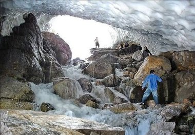 ریزش غار یخی چما در شهرستان کوهرنگ یک فوتی و یک مصدوم بر جای گذاشت