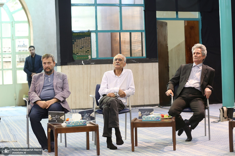 نشست صمیمانه دست اندر کاران و عوامل فیلم مستند «احمد» با سید حسن خمینی