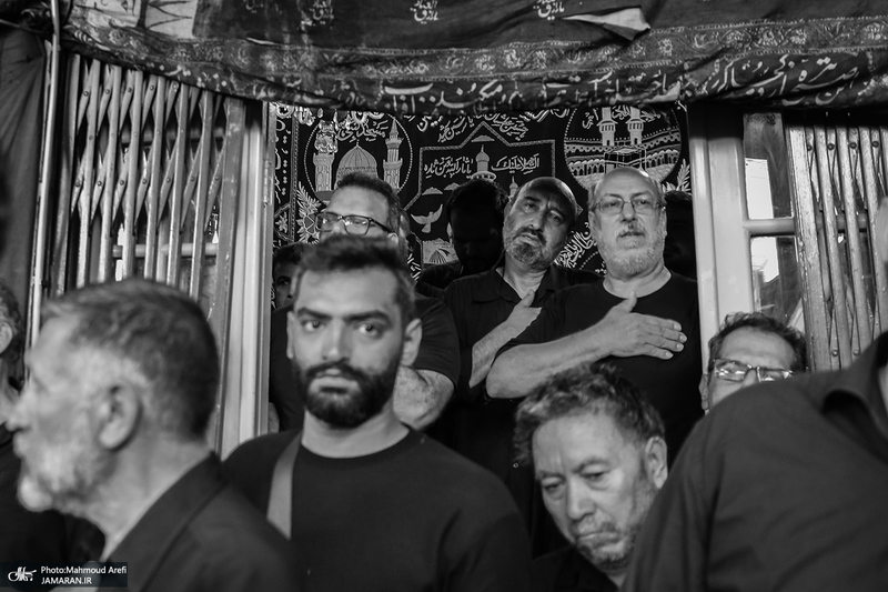 عزاداری ظهر عاشورا در حسینیه 200 ساله سادات اخوی