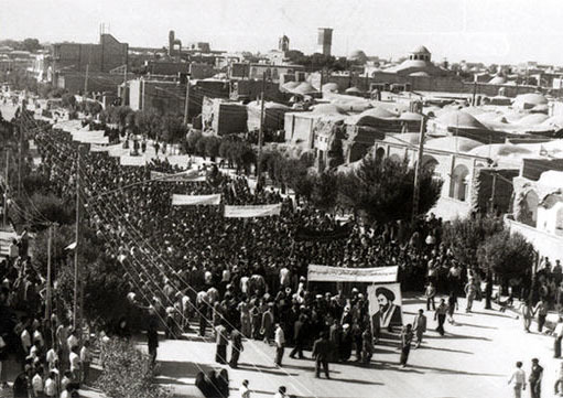 جلسات جوانان کرمان چگونه شکل گرفت؟/ ماجرای حضور شاه در کرمان و حاضر نشدن روحانیت در مراسم چه بود؟