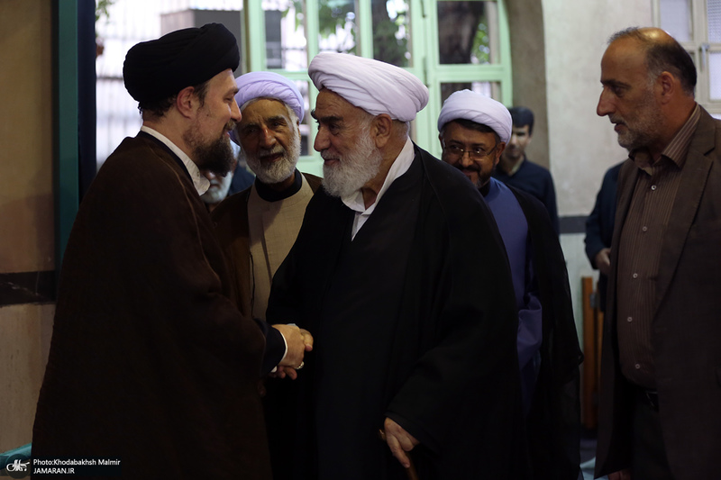 مراسم تشییع آیت الله حسن صانعی (ره) از حسینیه جماران - 2