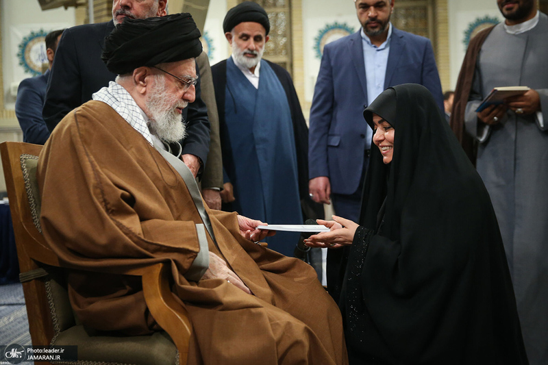 دیدار شاعران و اهالی فرهنگ و ادب فارسی با رهبر معظم انقلاب