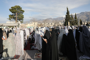 مراسم اقامه تماز عید سعید فطر دز امام زاده پنج تن