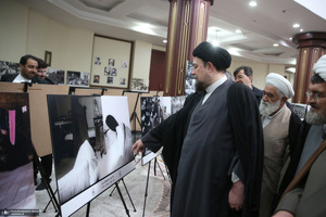 بازدید سید حسن خمینی از نمایشگاع عکس امام امت