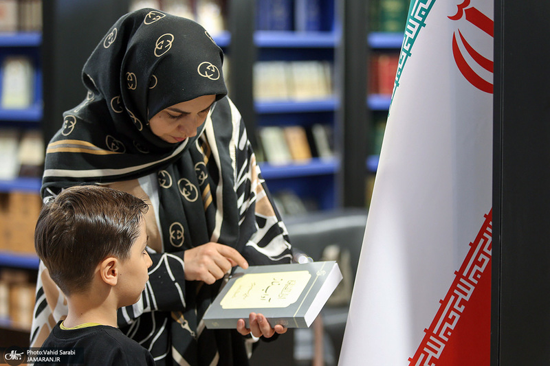 غرفه موسسه تنظیم و نشر آثار امام خمینی (س) در سی و پنجمین نمایشگاه کتاب تهران- 2