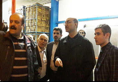 معاون اقتصادی استاندار از یک کشتارگاه مرغ در قزوین بازدید کرد