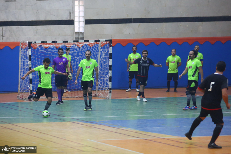 مسابقه فوتسال خیریه بین تیم هنرمندان و منتخب بنیاد حضرت زینب (س)