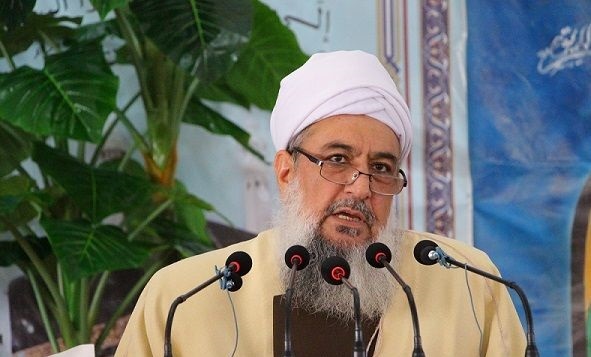 لقد أکد الإمام الخمینی وقائد الثورة دائما على وحدة المسلمین کواحدة من أساسیات المجتمع