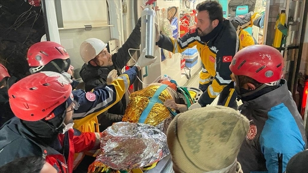 نجات معجزه آسای زنی در ترکیه پس از 222ساعت از وقوع زلزله