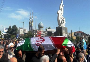 مادر شهیدان ابراهیمی در کنار فرزندانش در تنکابن آرام گرفت