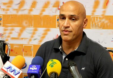 منصوریان: ذوب آهن فرقی با استقلال و پرسپولیس ندارد/ نباید زحمات مربیان قبلی را نادیده بگیریم