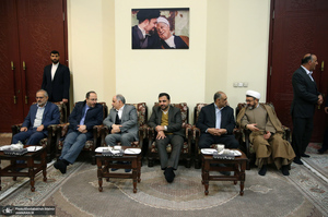 حاشیه های تجدید میثاق رئیس جمهور و اعضای دولت با آرمان های حضرت امام خمینی (س)