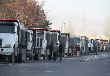 مطالبات کامیون داران فارس با جدیت دنبال می شود