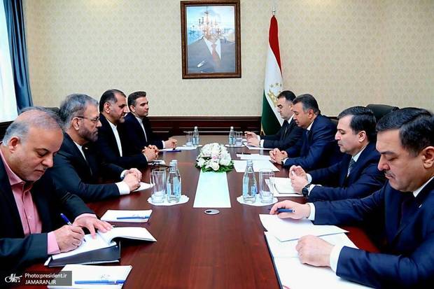 دیدار معاون بین‌الملل و همکاری‌های منطقه‌ای معاون اول رئیس‌جمهور با نخست وزیر تاجیکستان/ عارف به تاجیکستان دعوت شد