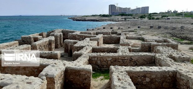 چاه‌های دستکند شهر تاریخی حریره کیش مرمت شد