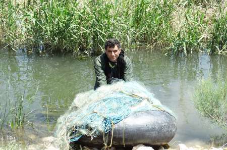 جمع آوری 700 متر تور غیر مجاز ماهیگیری در میاندوآب