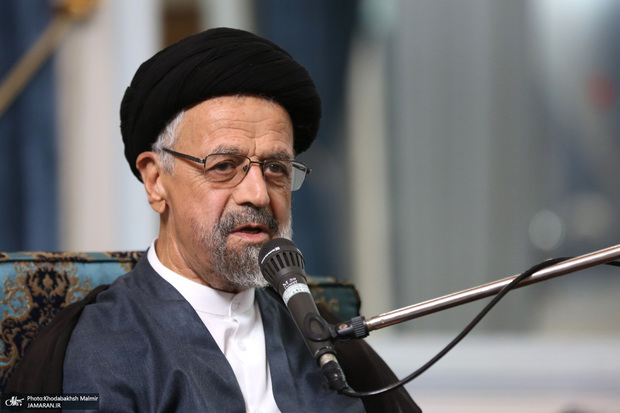 خاطرات آیت‌الله موسوی تبریزی از مبارزات مردم تبریز و قم علیه شاه: آقای شریعتمداری علیه انقلاب حرفی نزد/ آقای سلطانی با انقلاب همراه بود، اما سر و صدا نداشت/ حضرت امام نامه‌ای نوشت که آقای قاضی و آقای مدنی هر دو همدیگر را حفظ کنند