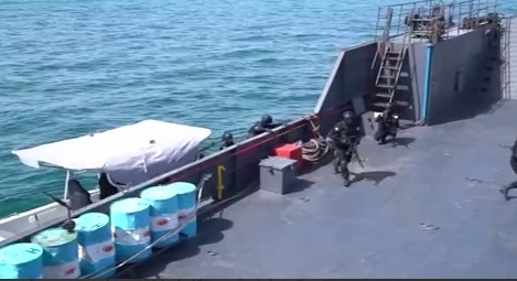 نمایش قدرت تکاوران ارتش، سپاه و نیروی دریایی روسیه در شمال اقیانوس هند + فیلم