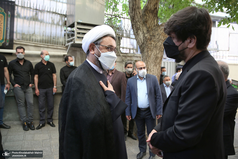 مراسم تشییع حجت الاسلام و المسلمین محتشمی پور در حسینیه جماران