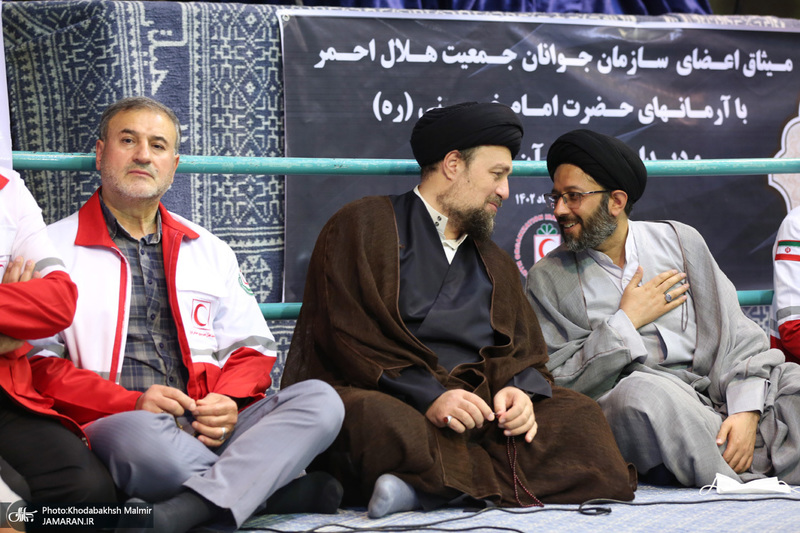 تجدید میثاق جمعی از جوانان هلال احمر با آرمان های حضرت امام خمینی (س)