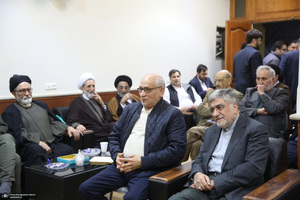 دیدار مهدی کروبی با سید حسن خمینی و جمعی از فعالان سیاسی