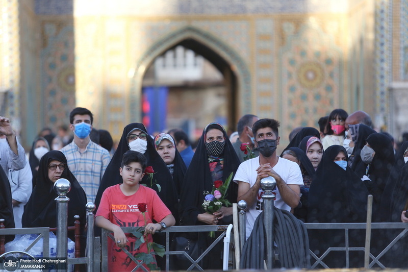 آیین تعویض پرچم گنبد حرم حضرت معصومه(س) و آغاز دهه کرامت