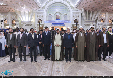 ادای احترام شرکت کنندگان در  مسابقات بین المللی قرآن کریم  به مقام شامخ حضرت امام خمینی(س)