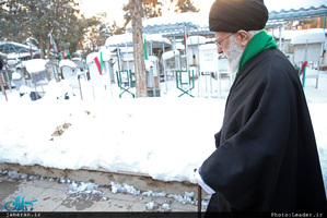 حضور رهبر معظم انقلاب در مرقد مطهر امام راحل و گلزار شهدای بهشت زهرا(س)