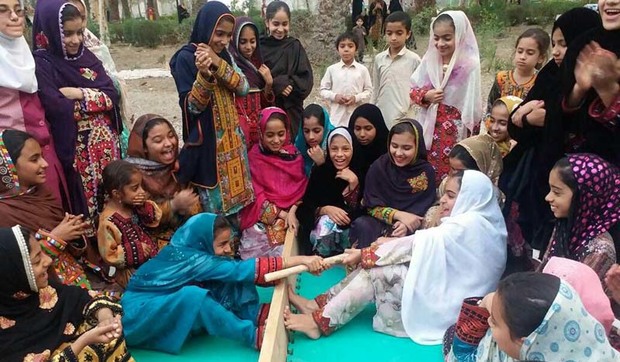 بازی های بومی رنگین کمانی از فرهنگ ناب سیستان وبلوچستان