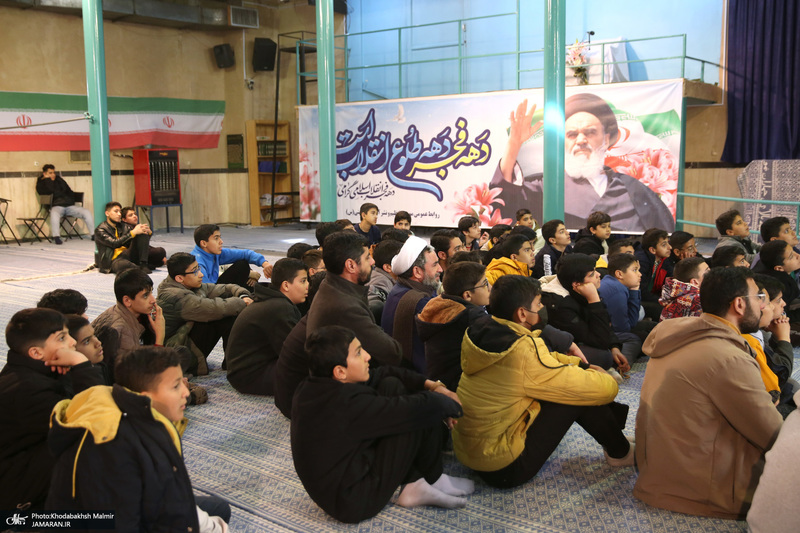 بازدید اقشار مختلف مردم از بیت امام خمینی در جماران