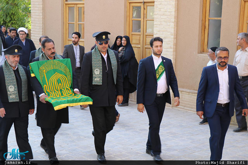 حضور کاروان زیر سایه خورشید در بیت تاریخی امام(س) در خمین