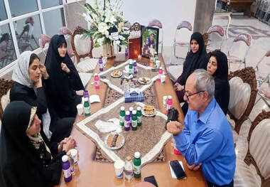 دیدار معاون رئیس‌جمهور با خانواده شهیدان رسولی و قاسمیان در آستانه روز پزشک + عکس