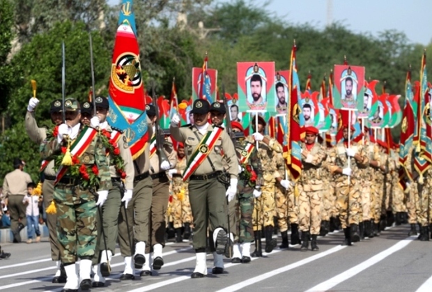 رژه حماسی و نمایش اقتدار نیروهای مسلح در اهواز برگزار شد