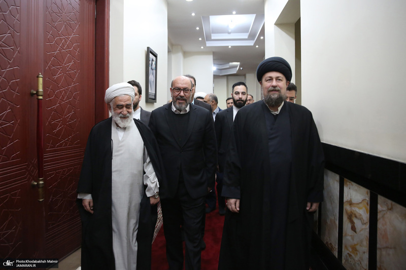 تجدیدمیثاق رئیس و جمعی از کارکنان بنیاد مستضعفان با امام راحل