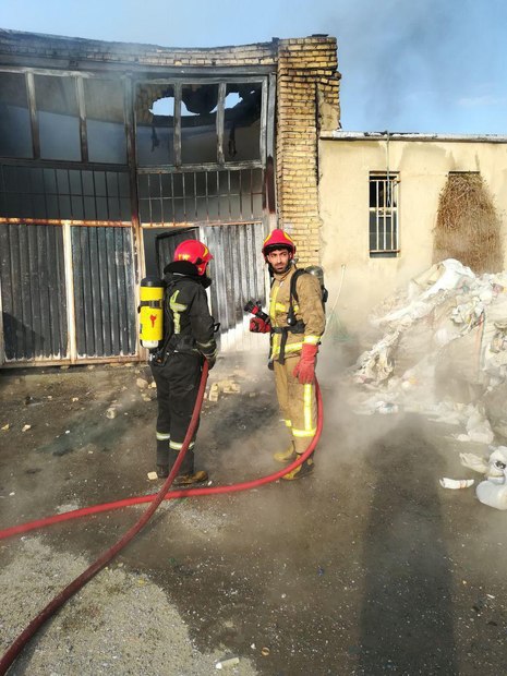 آتش سوزی کارخانه تولید جعبه های پلاستیکی در بالانج ارومیه مهار شد