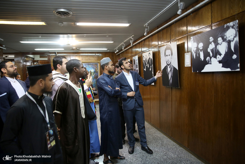 بازدید جمعی از شرکت کنندگان سی وششمین دوره مسابقات بین المللی قرآن کریم از جماران‎